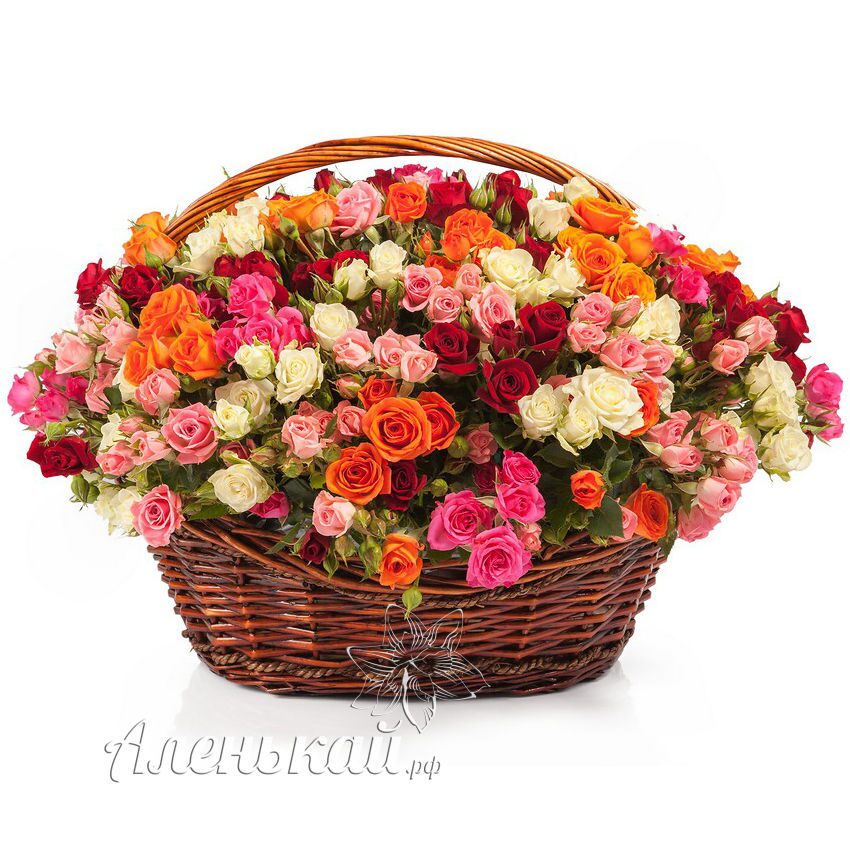 Розы корзины красивые. Корзина цветов. Корзина с цветами. Букет в корзинке. Красивые букеты в корзинках.